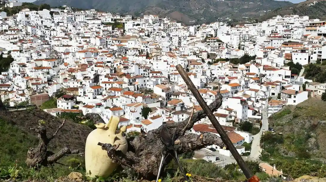 قرية إسبانية شبه فارغة